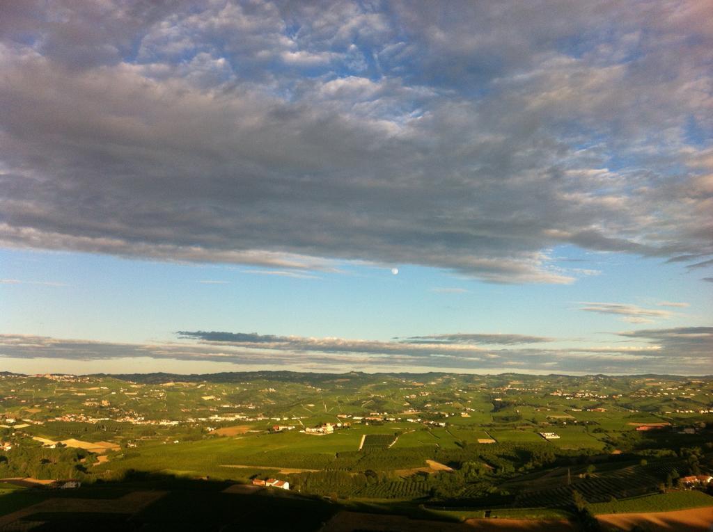 Апартаменты La Vigna Del Parroco Verduno Номер фото